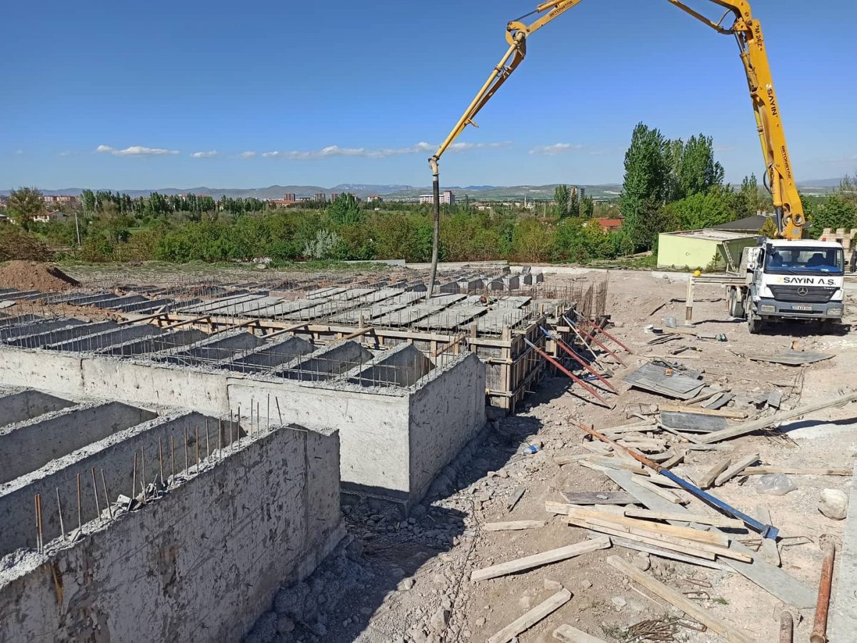 Orta İnşaat Betoncusu